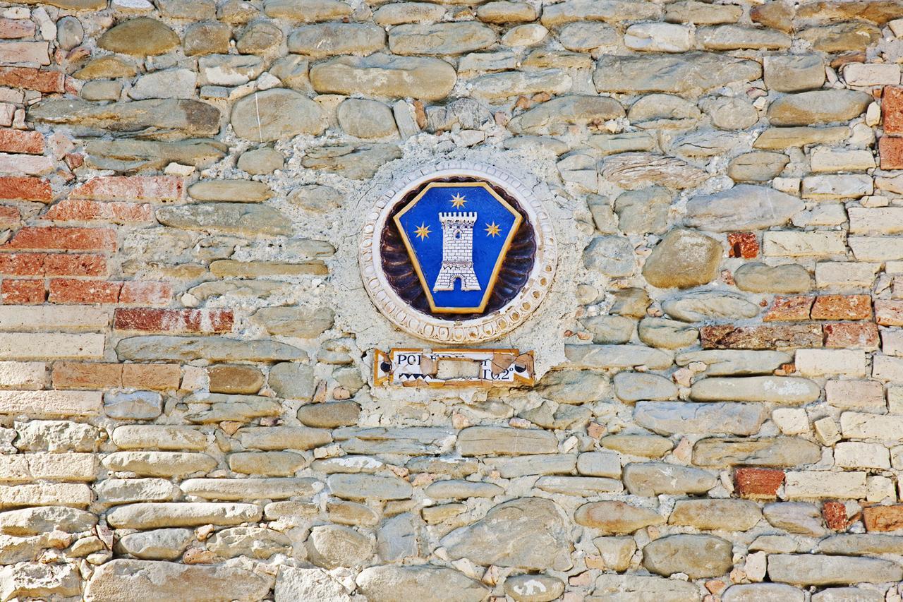 Monsignor Della Casa Country &