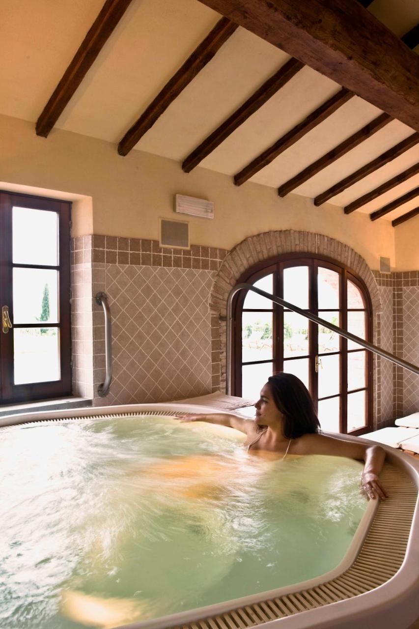 Monsignor Della Casa Country & Hotel 4*